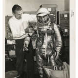 VIRGIL I. GRISSOM IN SPACESUIT OCTOBER 18, 1966 - фото 2