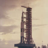 SATURN V ON THE LAUNCHPAD, MAY 25, 1966; ONE OF FIVE LAUNCHPAD PHOTOS - фото 1