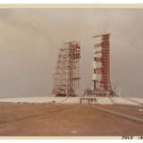 SATURN V ON THE LAUNCHPAD, MAY 25, 1966; ONE OF FIVE LAUNCHPAD PHOTOS - фото 5