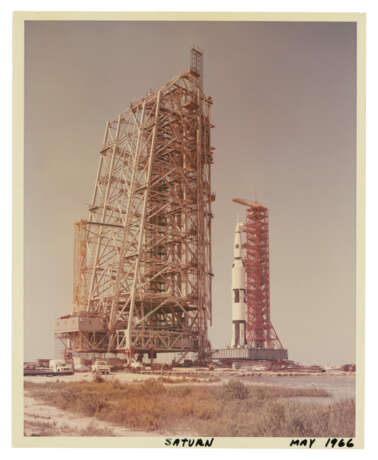 SATURN V ON THE LAUNCHPAD, MAY 25, 1966; ONE OF FIVE LAUNCHPAD PHOTOS - фото 7