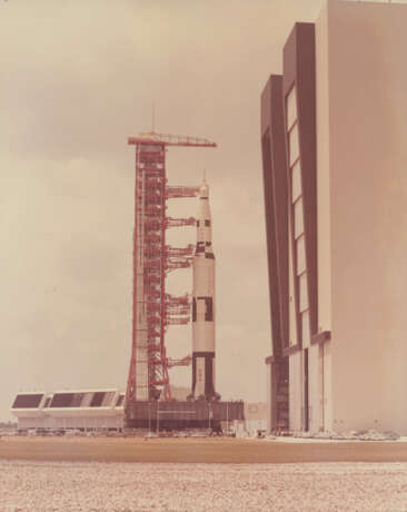 SATURN V ON THE LAUNCHPAD, MAY 25, 1966; ONE OF FIVE LAUNCHPAD PHOTOS - photo 9