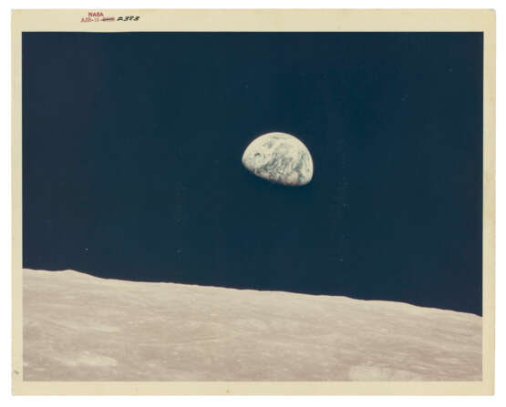 THE FIRST HUMAN-TAKEN COLOR PHOTOGRAPH OF EARTHRISE, DECEMBER 21-27, 1968 - Foto 2