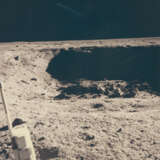 THE LUNAR HORIZON FROM THE SOUTHWEST RIM OF LITTLE WEST CRATER, 60 METRES EAST OF THE LUNAR MODULE, JULY 16-24, 1969 - Foto 1