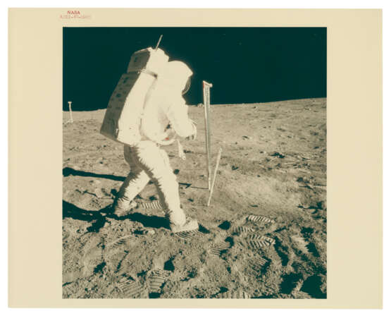 BUZZ ALDRIN TAKING TUBE SAMPLES FROM LUNAR SURFACE, JULY 15-24, 1969 - фото 2