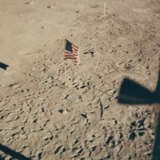 THE AMERICAN FLAG AT TRANQUILITY BASE, JULY 16-24, 1969 - Foto 1