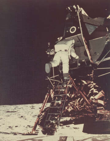 [LARGE FORMAT] BUZZ ALDRIN CLIMBING DOWN THE LADDER OF THE LM EAGLE, JULY 16-24, 1969 - photo 1