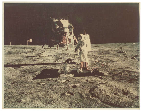 [LARGE FORMAT] PORTRAIT OF TRANQUILITY BASE, JULY 16-24, 1969 - фото 2