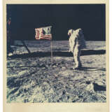 [LARGE FORMAT] BUZZ ALDRIN POSING FOR A PHOTOGRAPH BESIDE THE U.S. FLAG, JULY 16-24, 1969 - фото 2