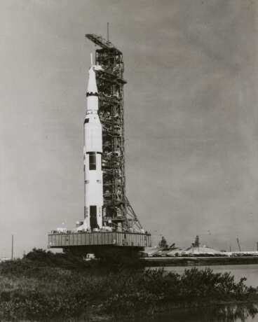 SATURN V ON THE TRANSPORTER TO PAD A, DECEMBER 16, 1969 - Foto 1