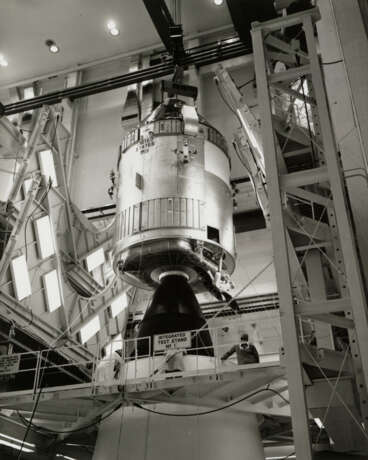 COMMAND AND SERVICE MODULES MATED TO THE LM ADAPTOR, NOVEMBER 10, 1970 - photo 1