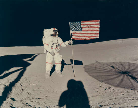 [LARGE FORMAT] ALAN SHEPARD AND THE AMERICAN FLAG, JANUARY 31-FEBRUARY 9, 1971, EVA 1 - photo 1