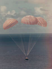 THE SPACECRAFT KITTY HAWK LANDING IN THE PACIFIC OCEAN, FEBRUARY 9, 1971