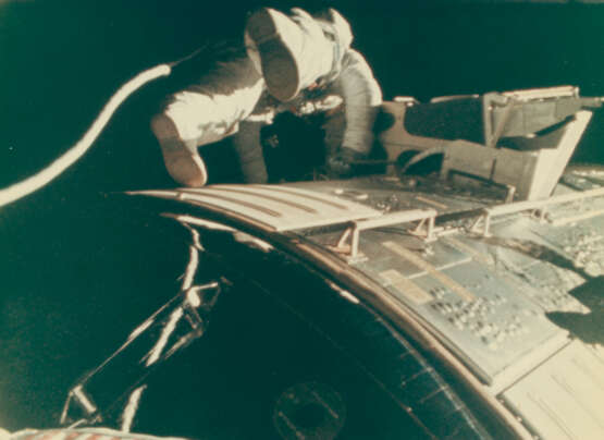 THE FIRST DEEP SPACE EXTRA VEHICULAR ACTIVITY IN HISTORY, PERFORMED BY ALFRED WORDEN, JULY 26 - AUGUST 7, 1971 - photo 1