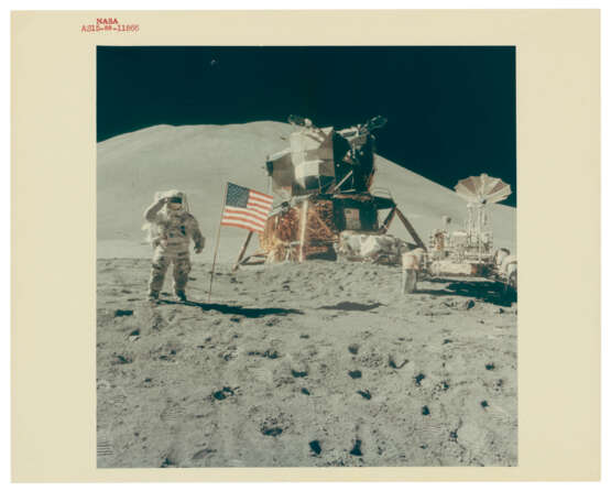 JAMES IRWIN SALUTING THE AMERICAN FLAG, JULY 26-AUGUST 7, 1971 - Foto 2