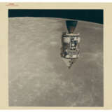 THE COMMAND MODULE ENDEAVOUR POINTING TOWARD THE MOON OVER THE SEA OF FERTILITY, JULY 26 - AUGUST 7, 1971 - Foto 2