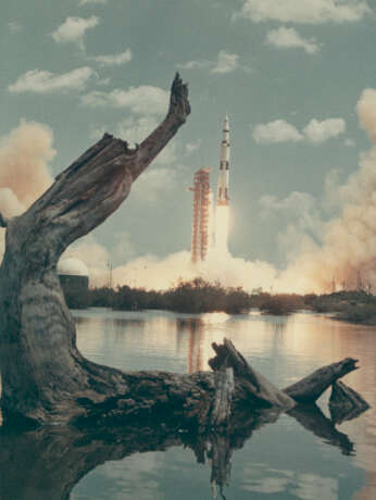 APOLLO 16 SPACECRAFT AT LAUNCH, APRIL 16, 1972 - фото 1