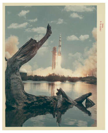 APOLLO 16 SPACECRAFT AT LAUNCH, APRIL 16, 1972 - photo 2