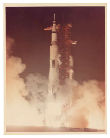 THE APOLLO 17 SPACE VEHICLE LIFTOFF, DECEMBER 7, 1972 - фото 2