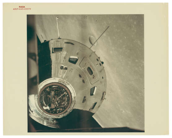 THE COMMAND MODULE AMERICA WITH ALL FIVE WINDOWS FACING THE MOON, DECEMBER 7-19, 1972; ONE OF FIVE APOLLO 17 PHOTOS - photo 2