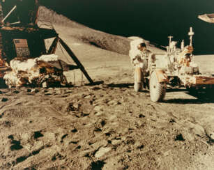 PORTRAIT OF THE LM FALCON, JAMES IRWIN AND THE LUNAR ROVER IN FRONT OF ST GEORGE CRATER, JULY 26 - AUGUST 7, 1971, EVA 1