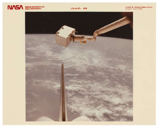 SHUTTLE COLUMBIA DETECTING CONTAMINATES, JUNE 27 - JULY 4, 1982 - Foto 2