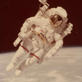 FIRST UNTETHERED SPACE FLIGHT, FEBRUARY 7, 1984 - Foto 1