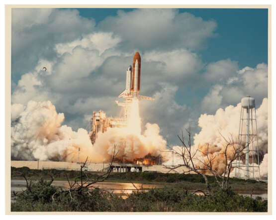 SPACE SHUTTLE DISCOVERY LIFTOFF, SEPTEMBER 29, 1988; ONE OF FOUR DISCOVERY LAUNCH PHOTOS - фото 2