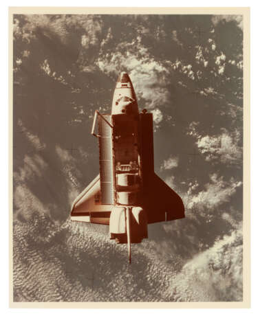 SPACE SHUTTLE DISCOVERY WITH ITS PAYLOAD DOORS OPEN, MARCH 1989 - photo 2