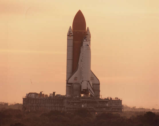 SPACE SHUTTLE DISCOVERY ON KENNEDY SPACE CENTER’S PAD 39B, FEBRUARY 3, 1989 - Foto 1