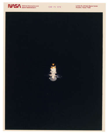 MAGELLAN SPACECRAFT DRIFTING IN SPACE, MAY 4, 1989 - photo 2