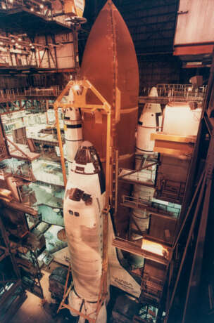 ENDEAVOR BEING ASSEMBLED, MARCH 7, 1992 - фото 1