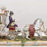 VOLKSTEDTER PORZELLANMANUFAKTUR: PRUNKKUTSCHE, bemaltes glasiertes goldstaffiertes Porzellan, 2. Hälfte 20. Jahrhundert - Foto 1