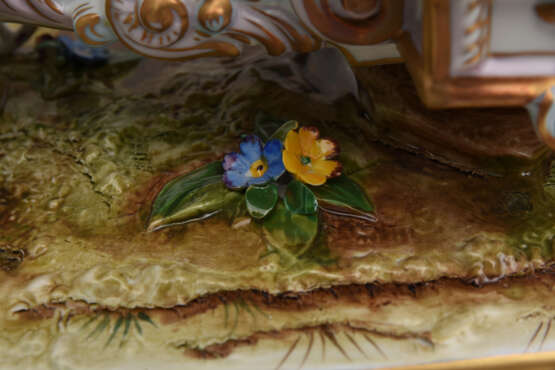 VOLKSTEDTER PORZELLANMANUFAKTUR: PRUNKKUTSCHE, bemaltes glasiertes goldstaffiertes Porzellan, 2. Hälfte 20. Jahrhundert - Foto 15