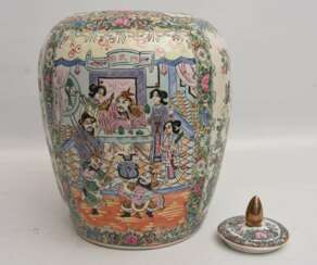 VASE FAMILLE ROSE", China 20. bemaltes Porzellan, gemarkt, Anfang 20. Jahrhundert