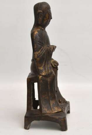 "HOFBEAMTER", Statuette mit Blattgold, China , späte- Ming-Dynastie - photo 3