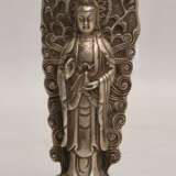 KWAN.JIN -STATUETTE, Nickel, gemarkt (Qianlong), um 1800 - Foto 1