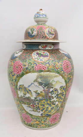 GROSSE DECKELVASE, bemaltes glasiertes Porzellan, China 19. Jahrhundert - Foto 7