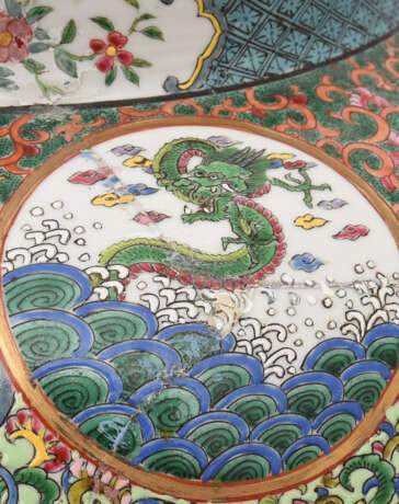 GROSSE DECKELVASE, bemaltes glasiertes Porzellan, China 19. Jahrhundert - Foto 11
