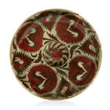 A WILLIAM DE MORGAN RUBY AND SILVER LUSTRE CHARGER - Foto 1