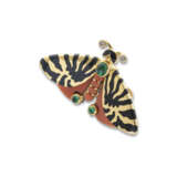 CARTIER CORAL, EMERALD, DIAMOND AND ENAMEL BUTTERFLY BROOCH - фото 3