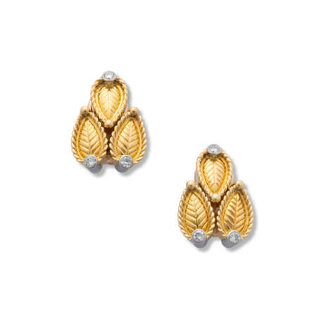 CARTIER DIAMOND AND GOLD EAR-CLIPS - фото 1