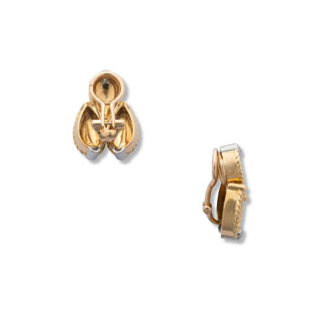 CARTIER DIAMOND AND GOLD EAR-CLIPS - фото 3