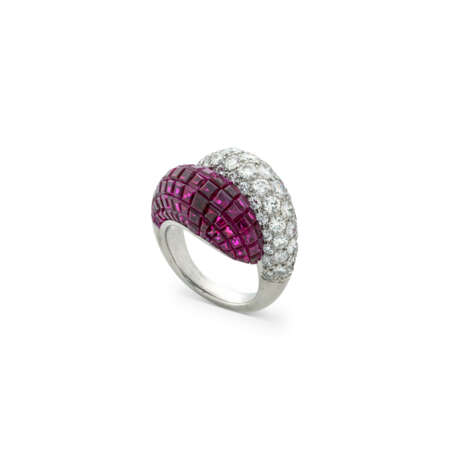 VAN CLEEF & ARPELS RUBY AND DIAMOND MYSTERY SET ‘DOUBLE BOULE’ RING - photo 2