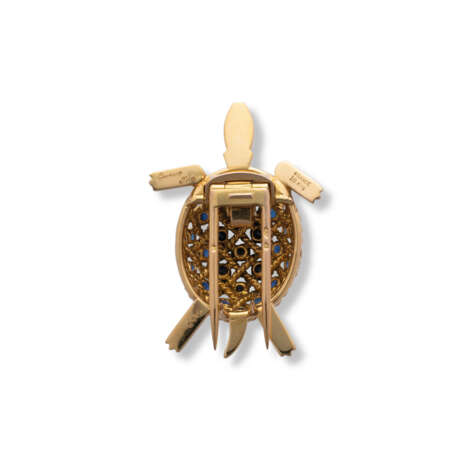 NO RESERVE | CARTIER SAPPHIRE AND GOLD TURTLE BROOCH - photo 4