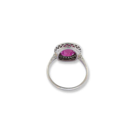 EARLY 20TH CENTURY RUBY AND DIAMOND RING - фото 4