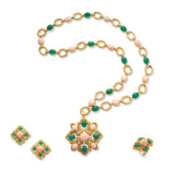 VAN CLEEF & ARPELS CORAL AND CHRYSOPRASE SAUTOIR, RING AND EARRINGS SUITE