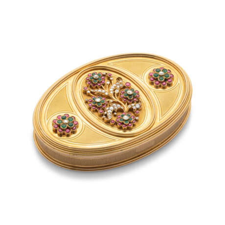NO RESERVE | VAN CLEEF & ARPELS GOLD, RUBY, EMERALD AND DIAMOND COMPACT - фото 1