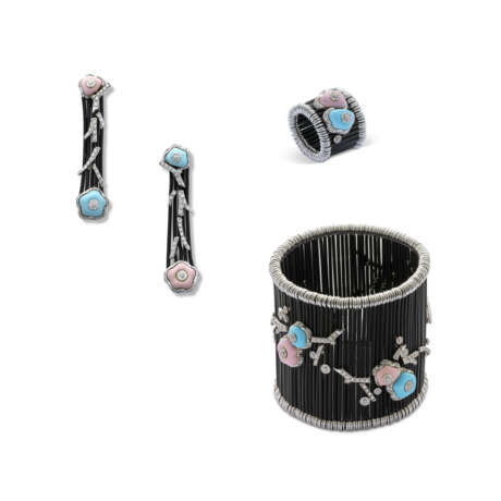 NO RESERVE | ENAMEL AND DIAMOND FLORAL BRACELET, EARRINGS AND RING SUITE - фото 1