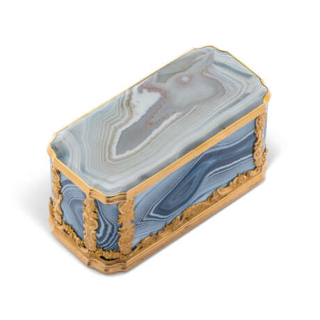 NO RESERVE | A GEORGE II GOLD-MOUNTED HARDSTONE SNUFF-BOX - photo 2