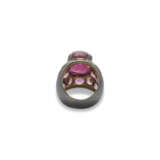NO RESERVE | TWO MULTI-GEM COCKTAIL RINGS - фото 9